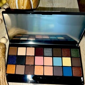 NYX Wicked Dreams 24 Eyeshadow Palette